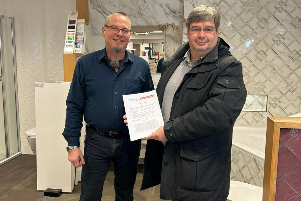 Herr Frisch als Vertreter vom Nordhessischen Baustoffmarkt r, links, und Peter Habermehl als Vertreter des Haus & Grund Ortsverbands Bad Hersfeld Herr Frisch als Vertreter vom Nordhessischen Baustoffmarkt r, links, und Peter Habermehl als Vertreter des Haus & Grund Ortsverbands Bad Hersfeld